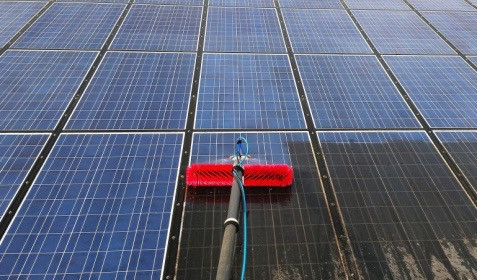 lavege photovoltaique panneaux solaires