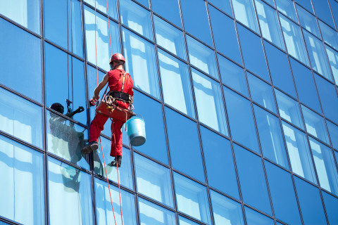 laveur vitres acrobatiques nettoyage vitrerie